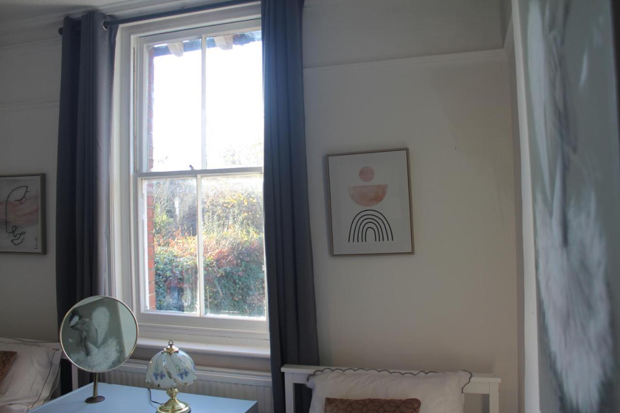 Canterbury Accommodations With Free Car Park Onsite And High Speed Wifi Kültér fotó